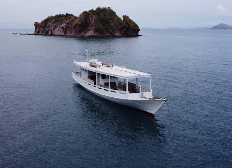 Day Trip Komodo Island - Open Trip Slow BoatOpen Deck (4 Destinations)