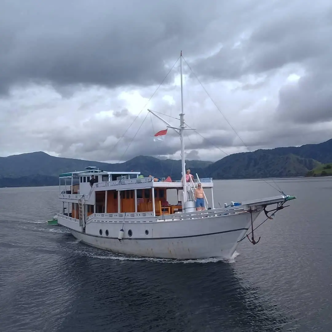 Sailing Komodo 2D1N (Live on Board)