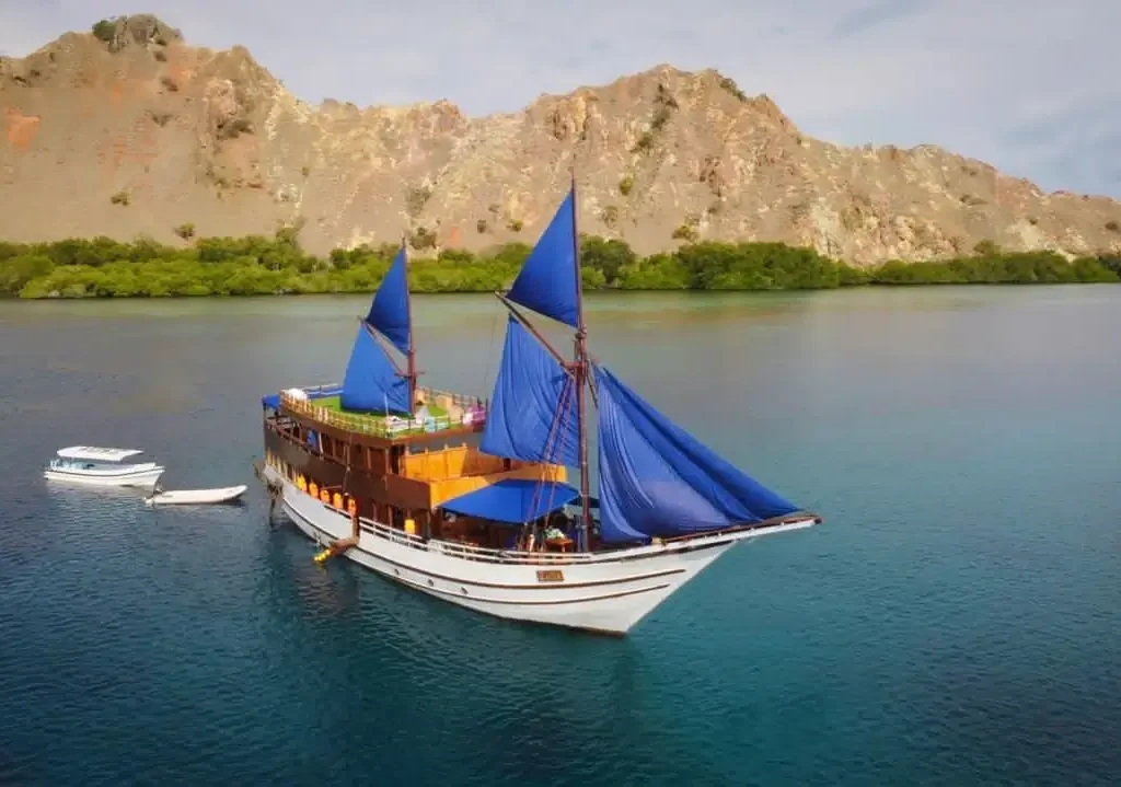 Sewa Kapal Phinisi Labuan Bajo