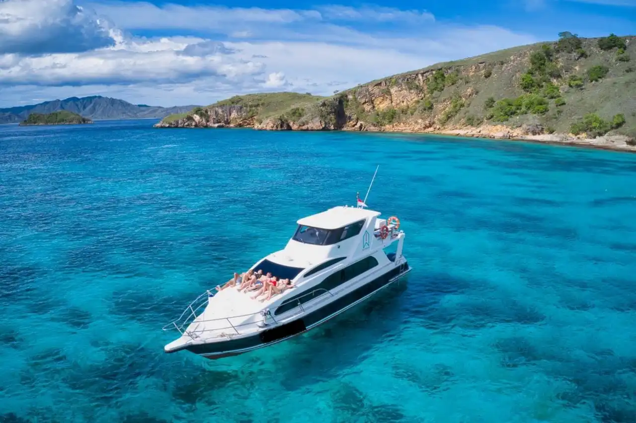 Paket sewa speed boat labuan bajo