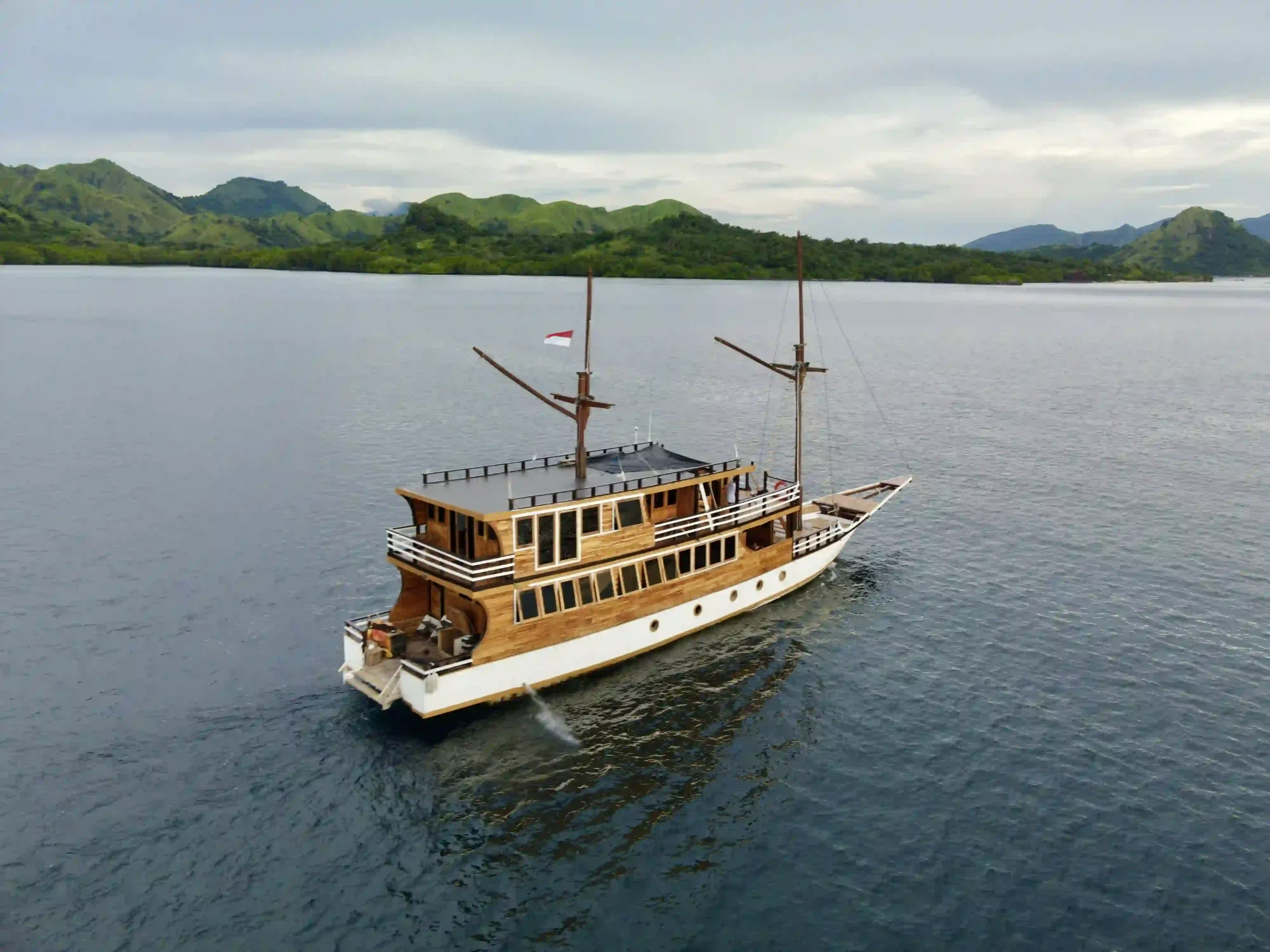 Kapal Bajo Sunset Voyages​ BSV