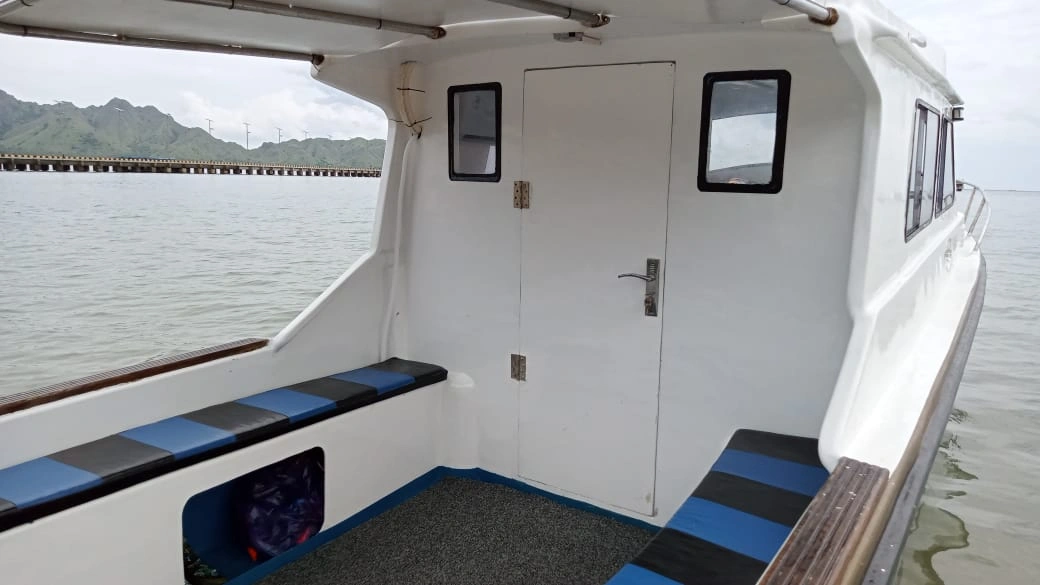 sewa speedboat AC di Labuan Bajo