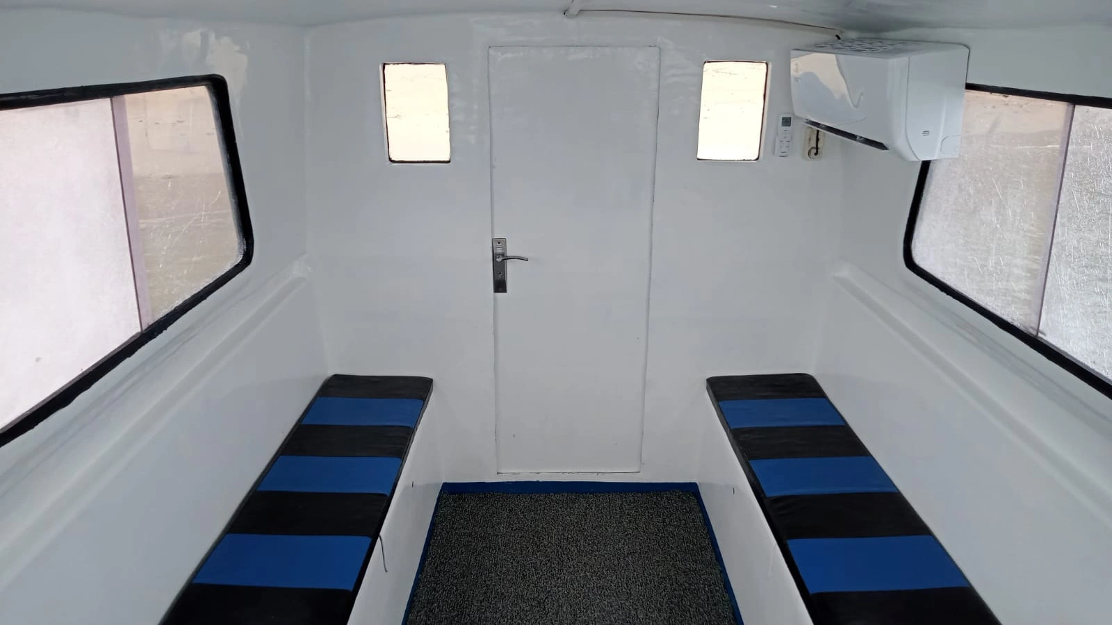 sewa speedboat AC di Labuan Bajo