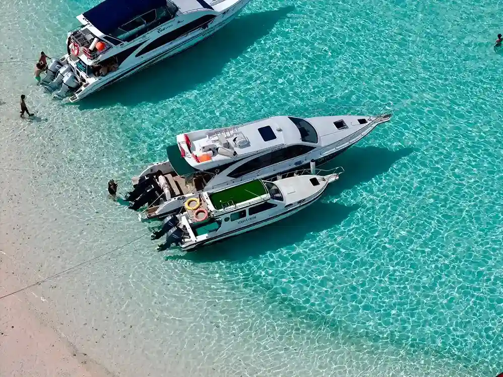 sewa speedboat Labuan Bajo non AC Labuan Bajo