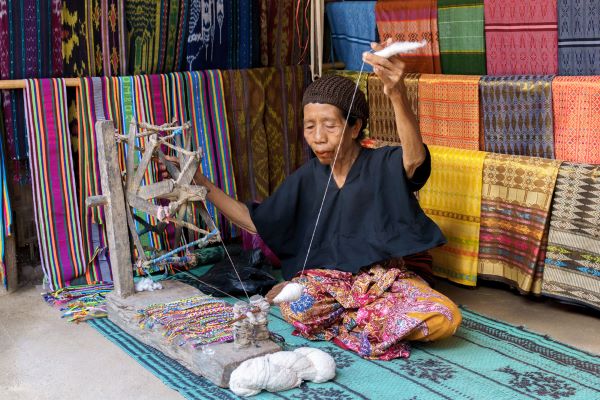 WAJIB TAHU! 7 Oleh-Oleh Khas Labuan Bajo Ini Bikin Kamu Jadi Traveler Paling Berkesan