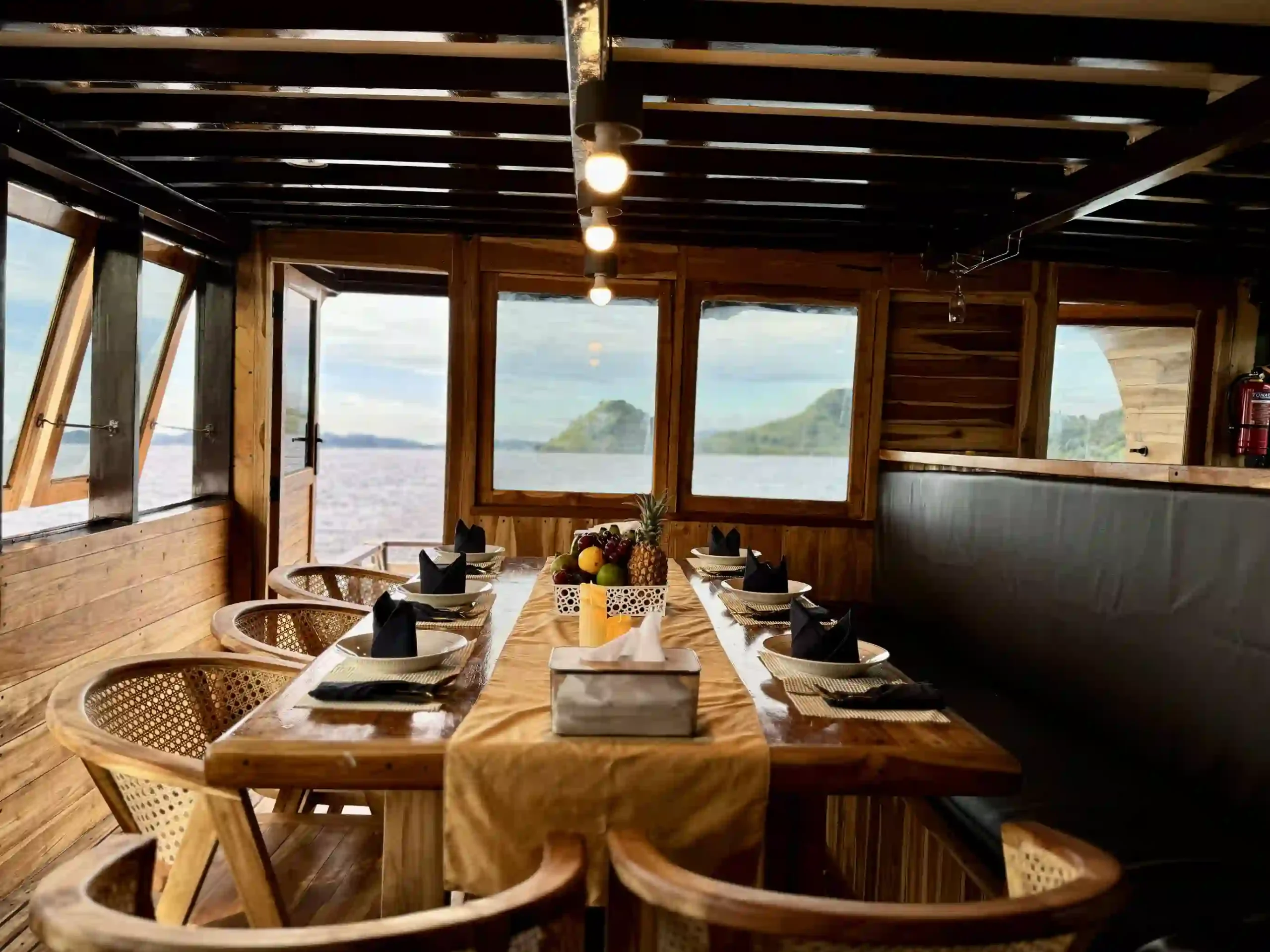 Resto Bajo Sunset Voyages