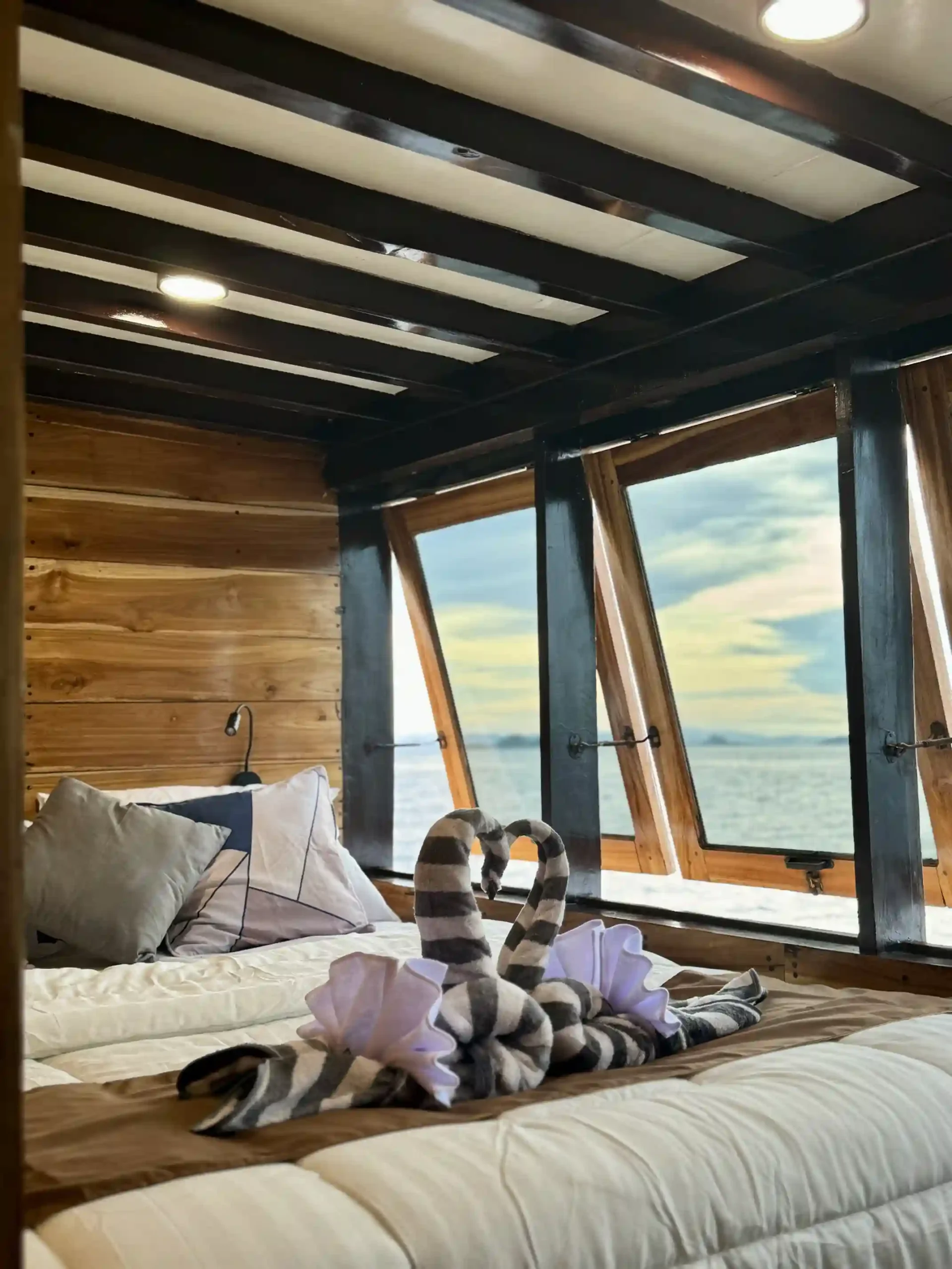 Signature Cabin Bajo Sunset Voyages