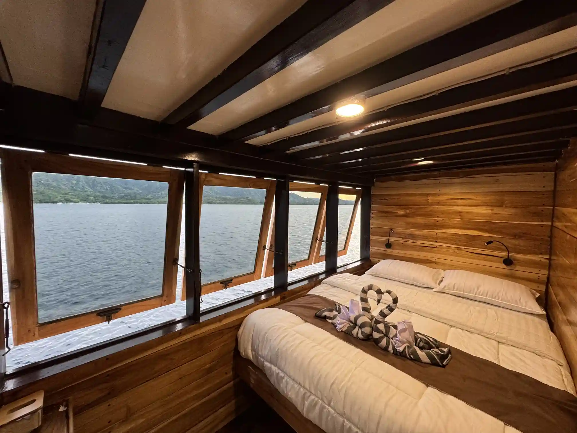 Signature Cabin Bajo Sunset Voyages