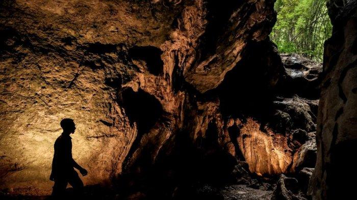 destinasi wisata labuan bajo goa batu cermin