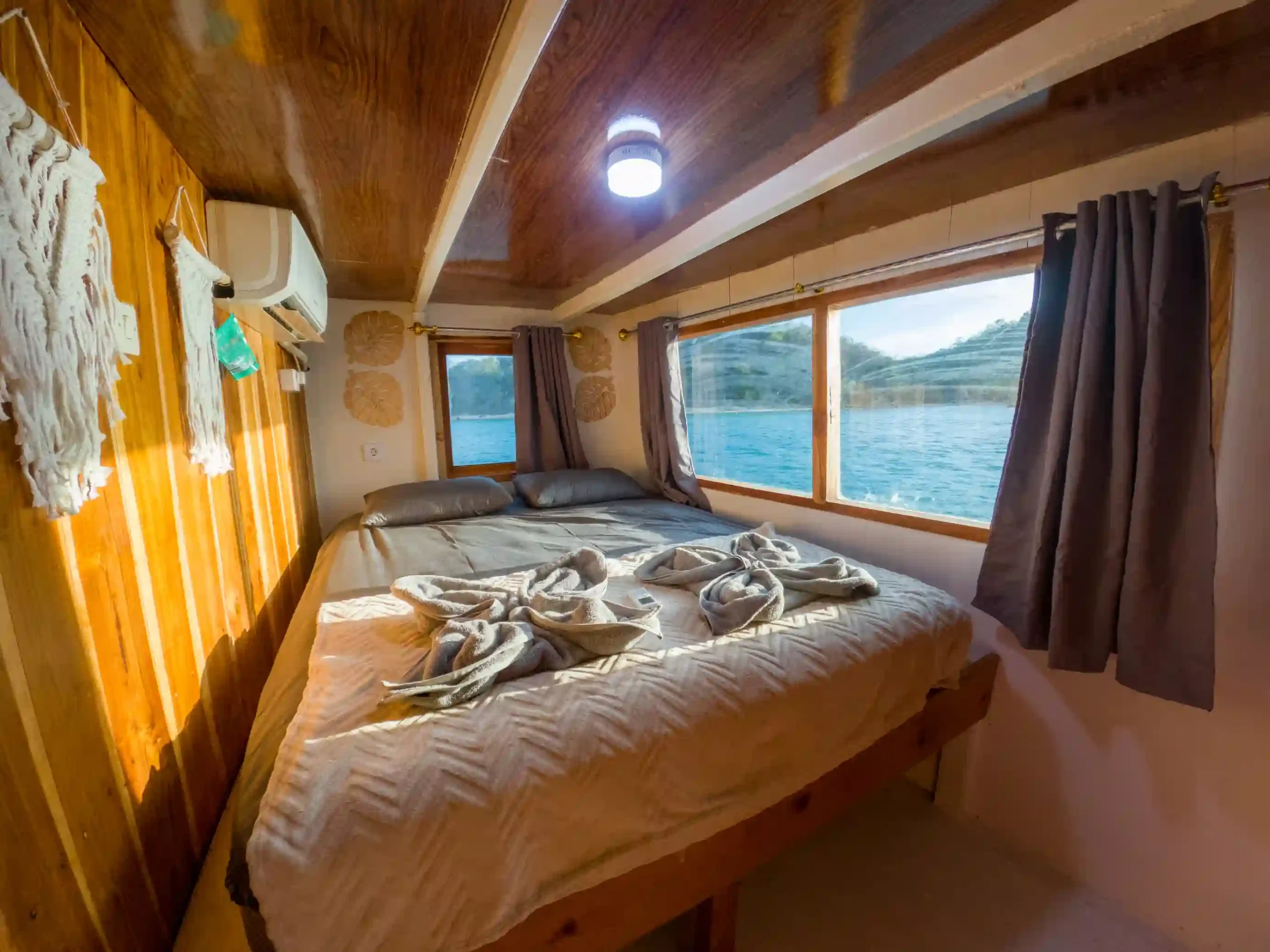 Deluxe Cabin Almadira​